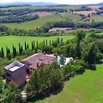 Villa Borgo Dei Cipressi 12&2, Emma Todi
