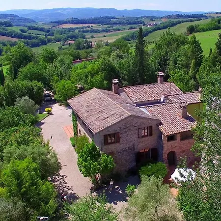 Borgo Dei Cipressi 12&2, Emma Todi