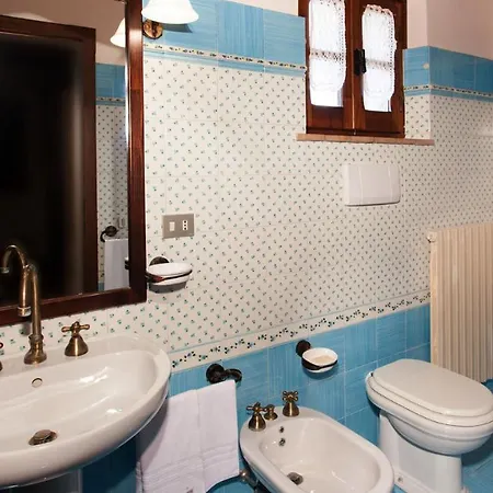 Borgo Dei Cipressi 12&2, Emma Todi