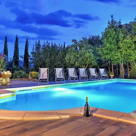 Borgo Dei Cipressi 12&2, Emma Todi