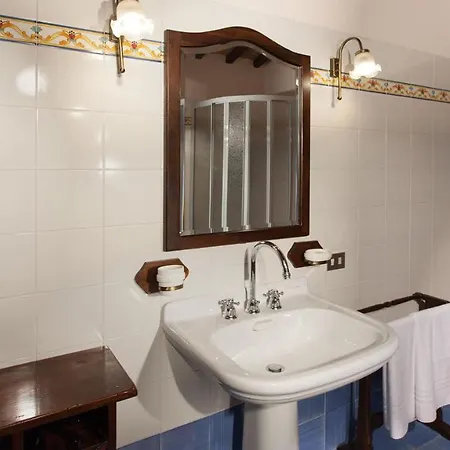 Villa Borgo Dei Cipressi 12&2, Emma *