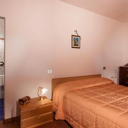 Borgo Dei Cipressi 12&2, Emma