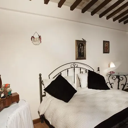 Villa Borgo Dei Cipressi 12&2, Emma Todi