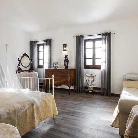 Villa Borgo Dei Cipressi 12&2, Emma *