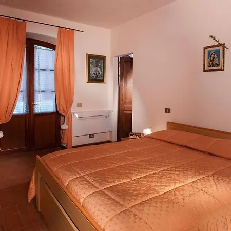 Borgo Dei Cipressi 12&2, Emma *