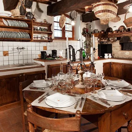 Villa Borgo Dei Cipressi 12&2, Emma Todi