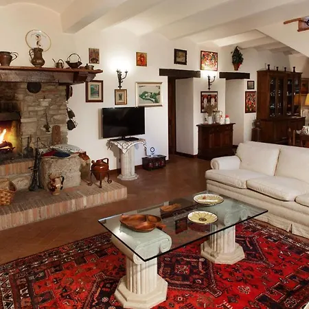 Villa Borgo Dei Cipressi 12&2, Emma *