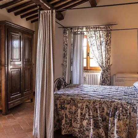 Borgo Dei Cipressi 12&2, Emma Todi