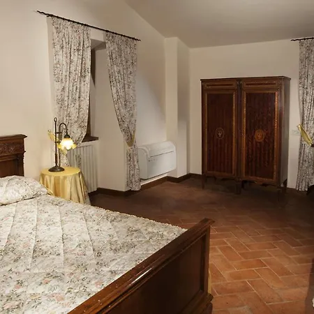 Borgo Dei Cipressi 12&2, Emma Todi