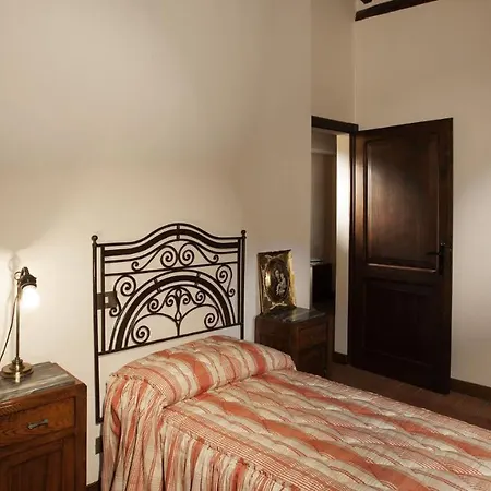 Borgo Dei Cipressi 12&2, Emma Villa *